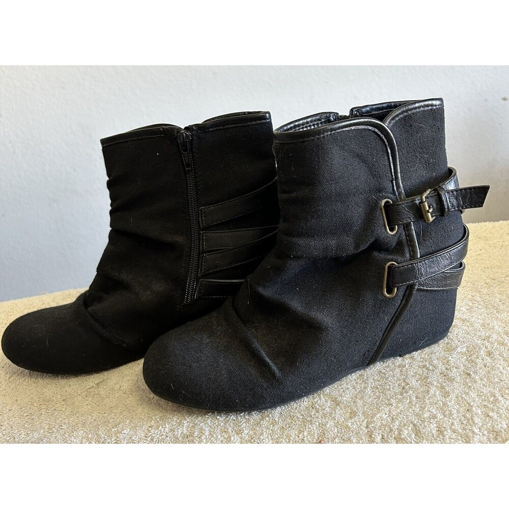 Mudd Women's Black Ankle Boots Zipper up with straps 9M Flat Heels
